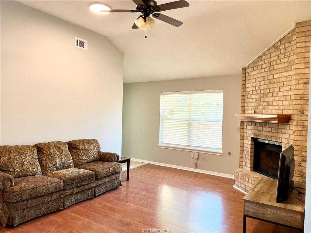 3405 Dallis Dr - Photo 5 of 22