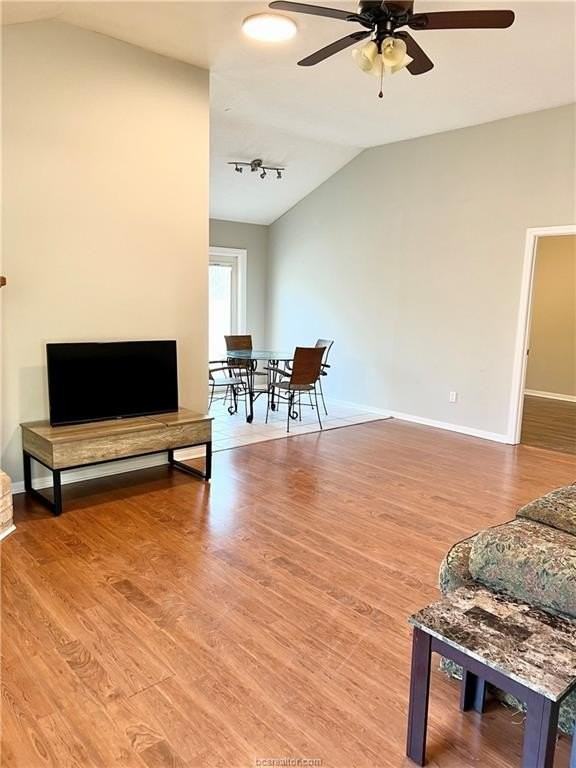 3405 Dallis Dr - Photo 6 of 22