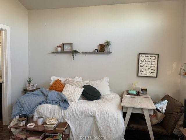 4306 Oaklawn St - Photo 4 of 15