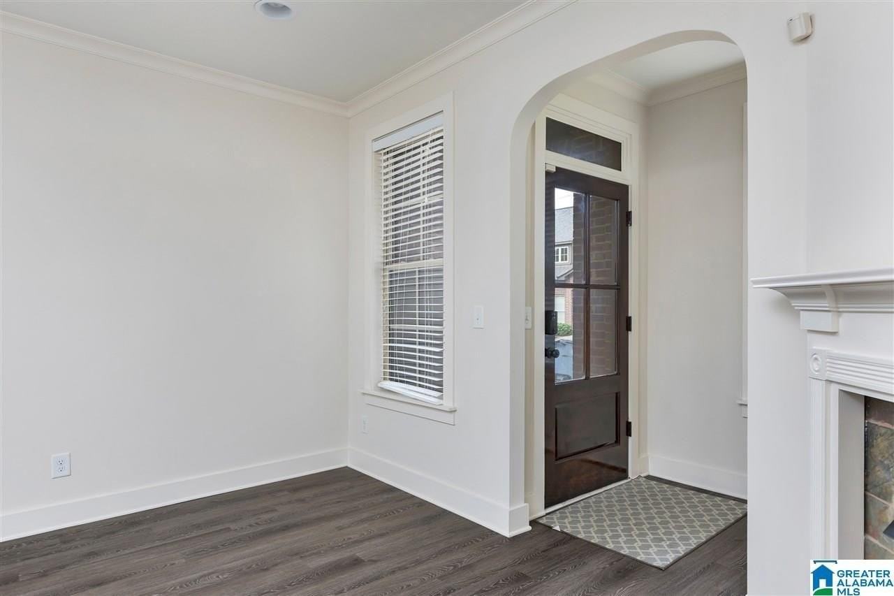 608 Flag Cir - Photo 3 of 14