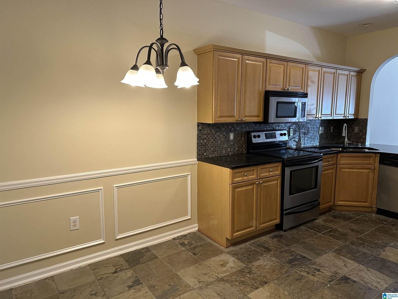 2280 Ridgemont Dr - Photo 5 of 18