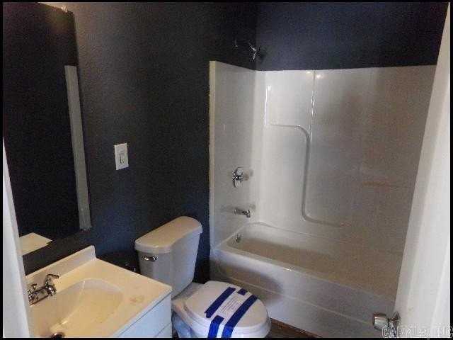 2323 S Spring St - Photo 6 of 14