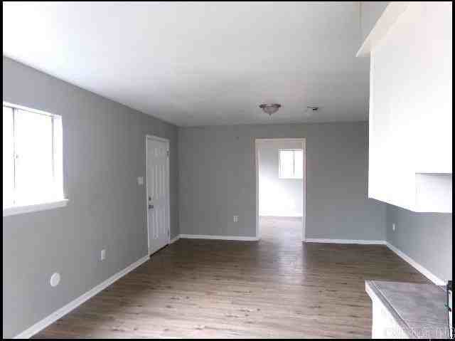 305 Smart St - Photo 7 of 20