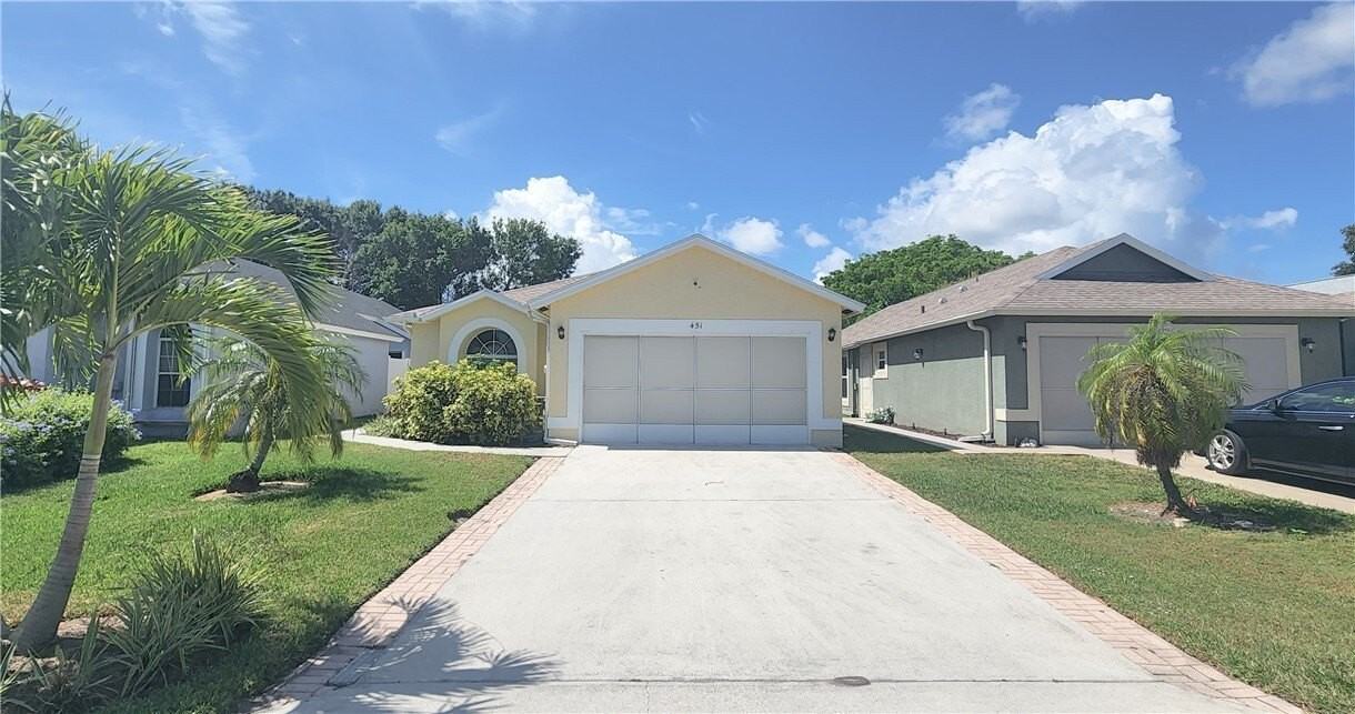 451 10th Pl - Photo 3 of 19