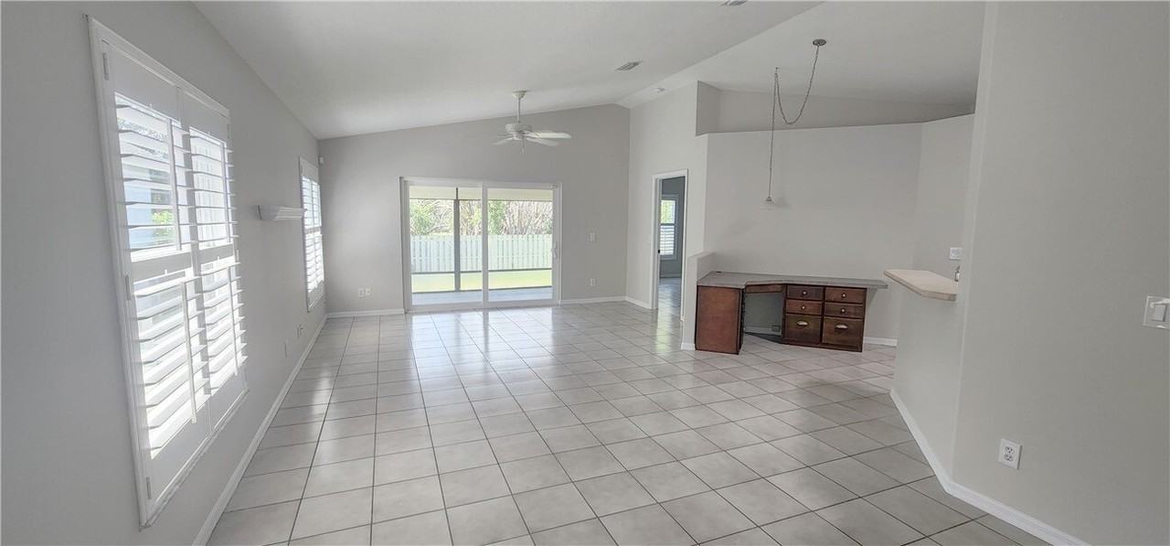 451 10th Pl - Photo 5 of 19