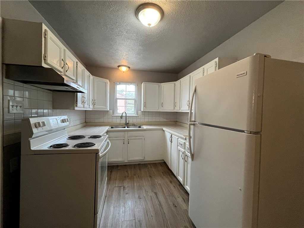 10912 Annaville Rd - Photo 4 of 16