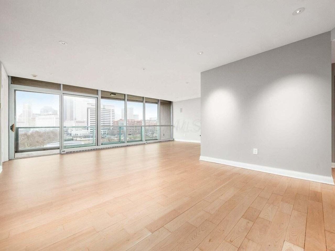 1 Miranova Pl Apt 720 #720 - Photo 2 of 29