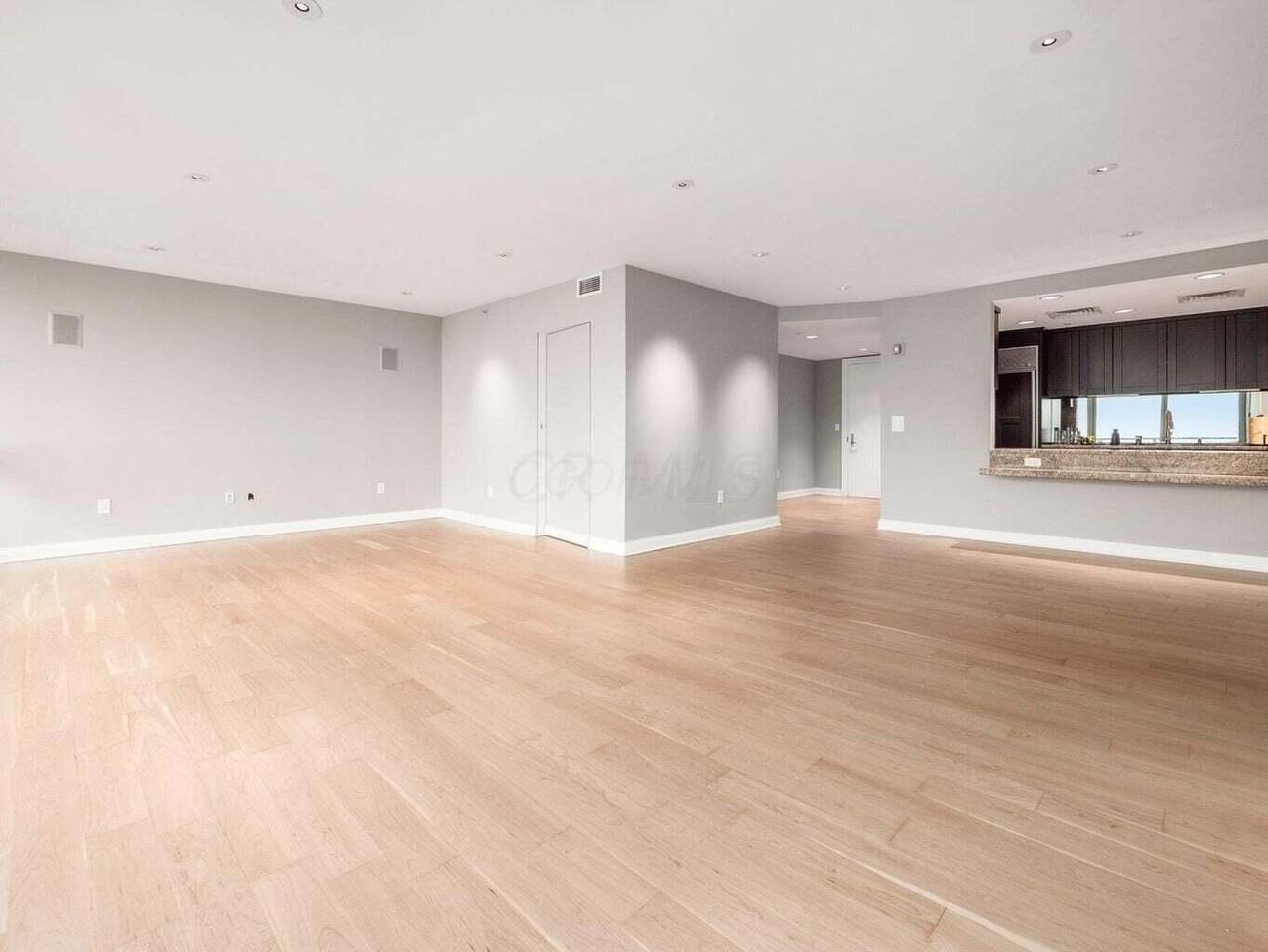 1 Miranova Pl Apt 720 #720 - Photo 4 of 29