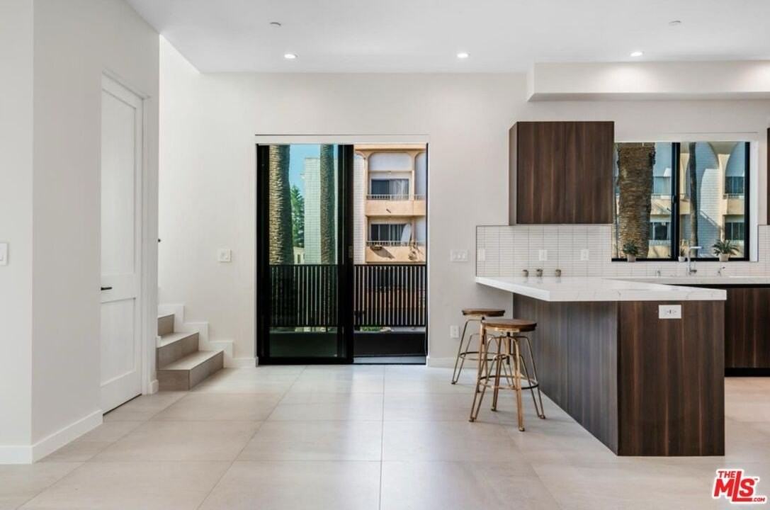 530 N Hayworth Ave Unit A #A - Photo 4 of 19