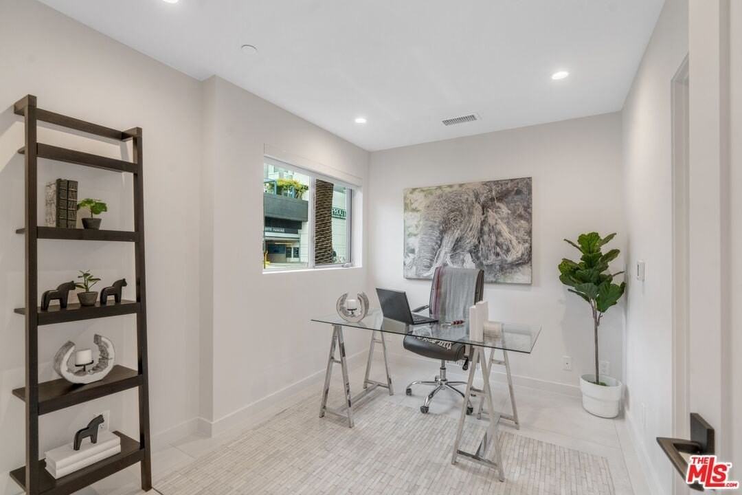 853 1/2 N Detroit St - Photo 4 of 32