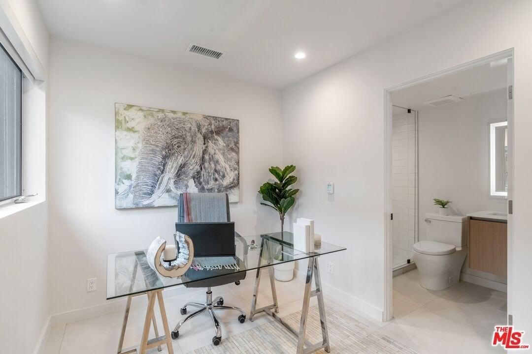 853 1/2 N Detroit St - Photo 5 of 32