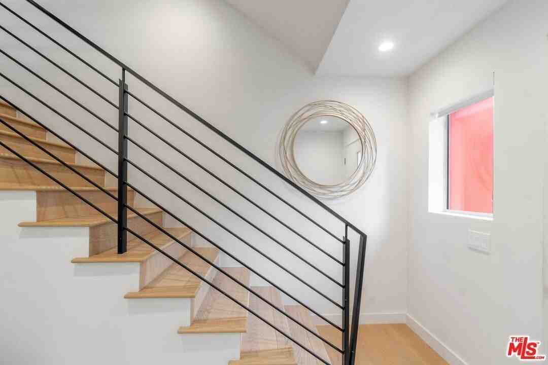 853 1/2 N Detroit St - Photo 7 of 32