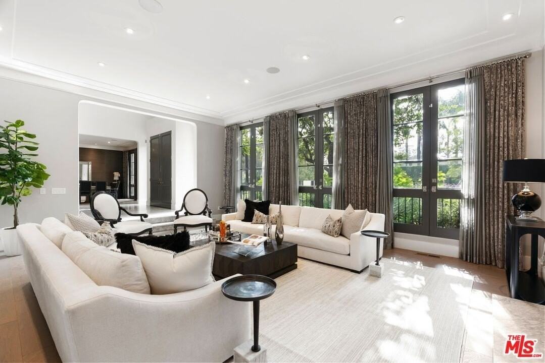 506 N Rexford Dr - Photo 5 of 32