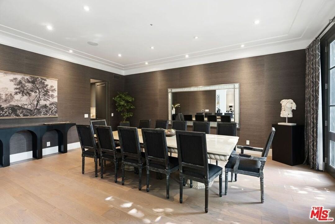 506 N Rexford Dr - Photo 7 of 32