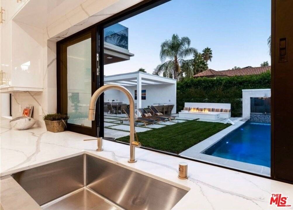 13812 Cumpston St - Photo 7 of 33