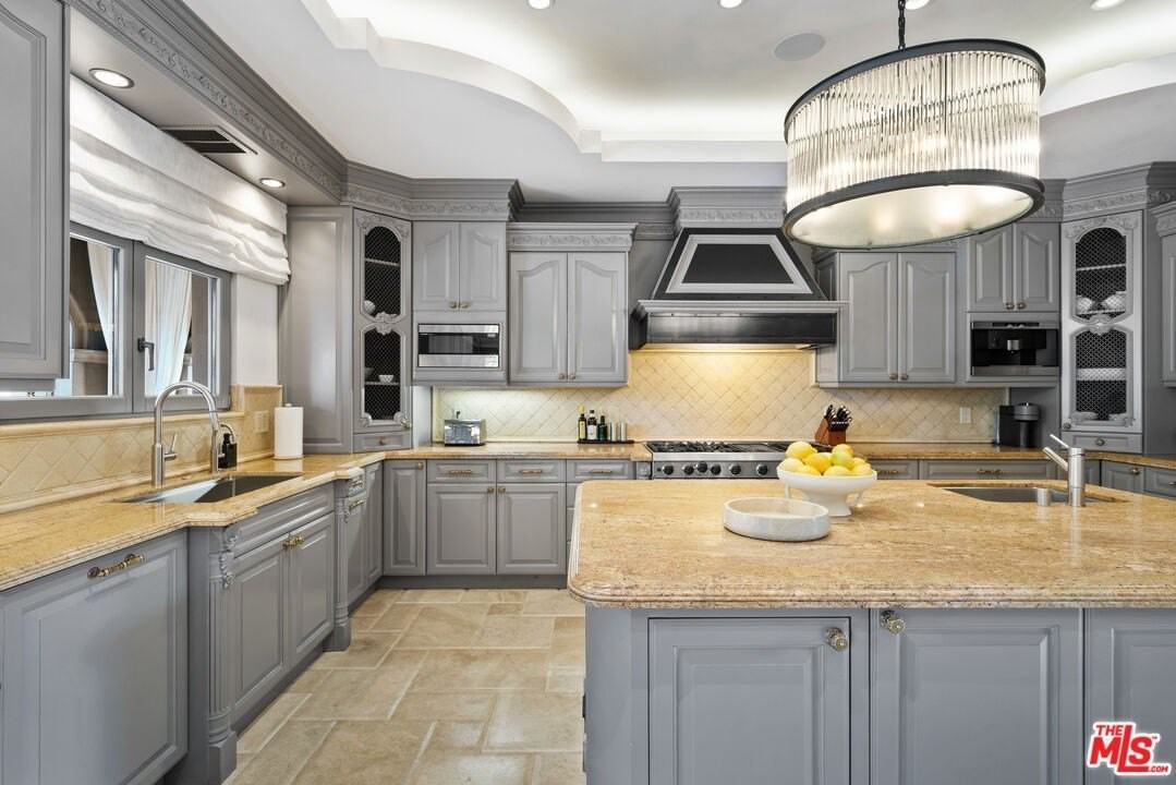 2463 Achilles Dr - Photo 6 of 35