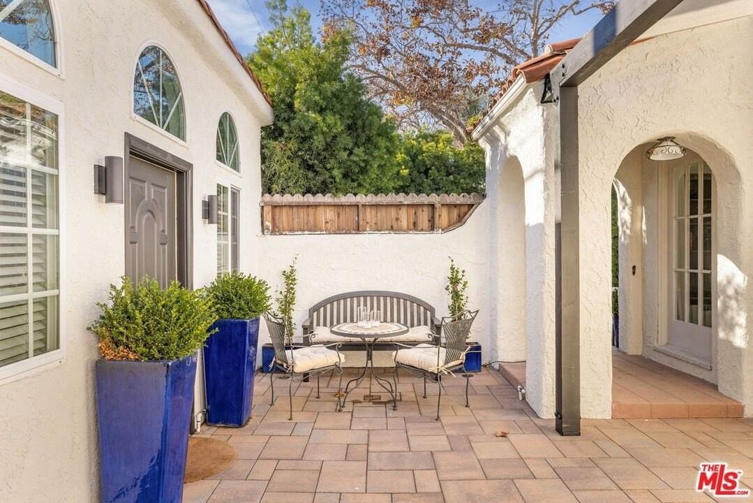 360 S Canon Dr - Photo 6 of 18