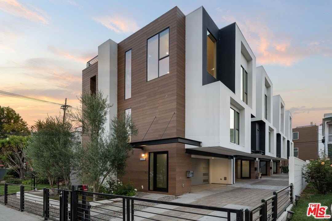 807 N Detroit St - Photo 2 of 43