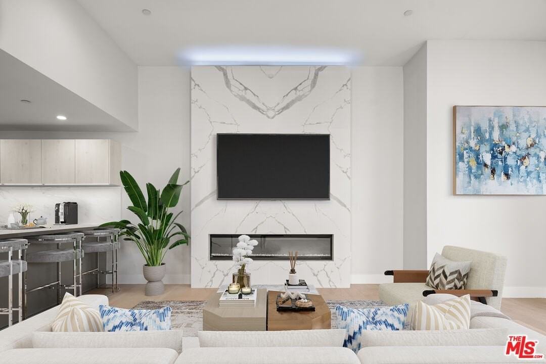 807 N Detroit St - Photo 7 of 43