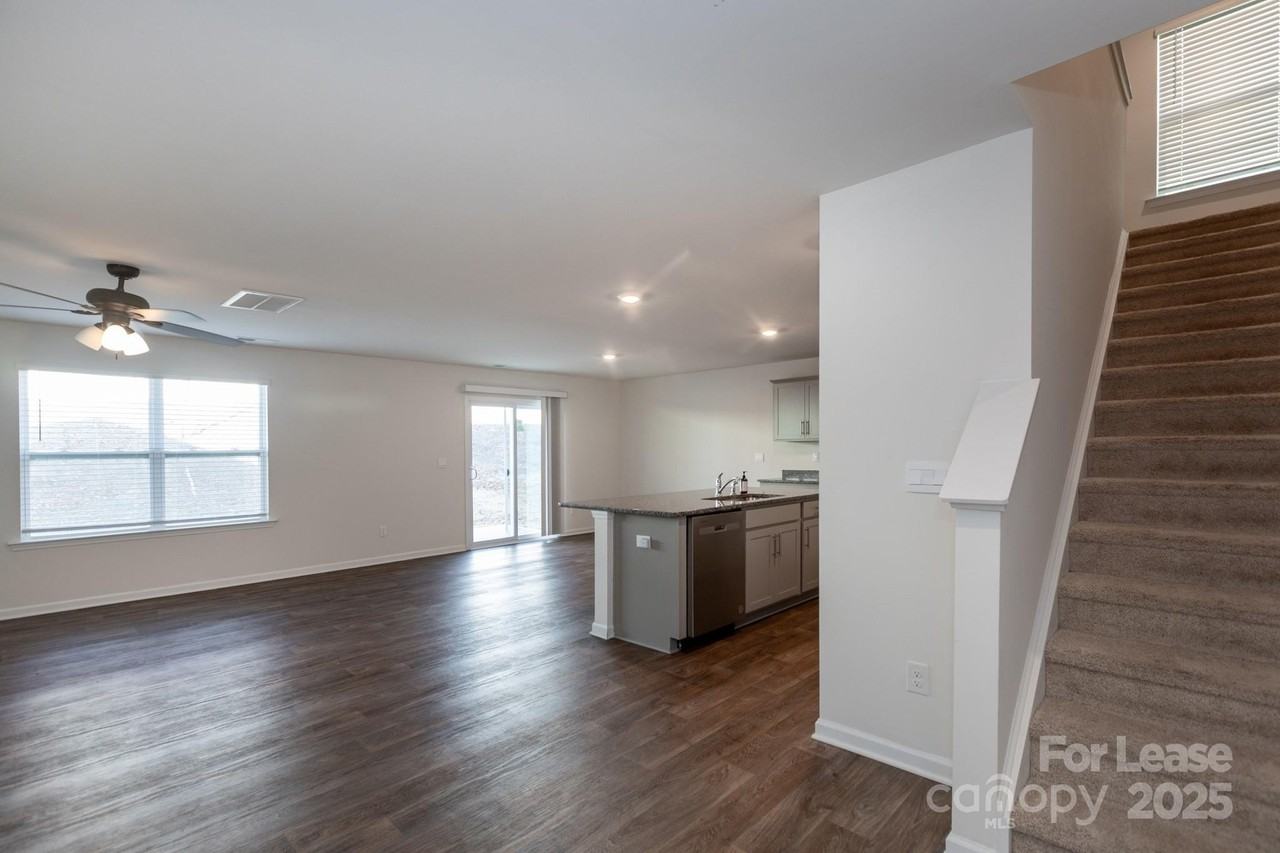 2125 Allium Dr - Photo 4 of 10