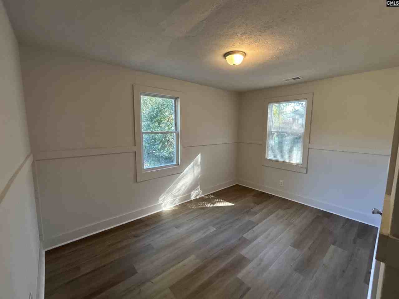 2327 Laurie St - Photo 5 of 18