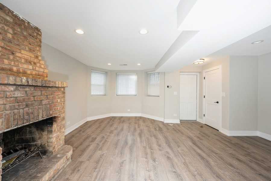 1435 N Washtenaw Ave #G - Photo 2 of 11