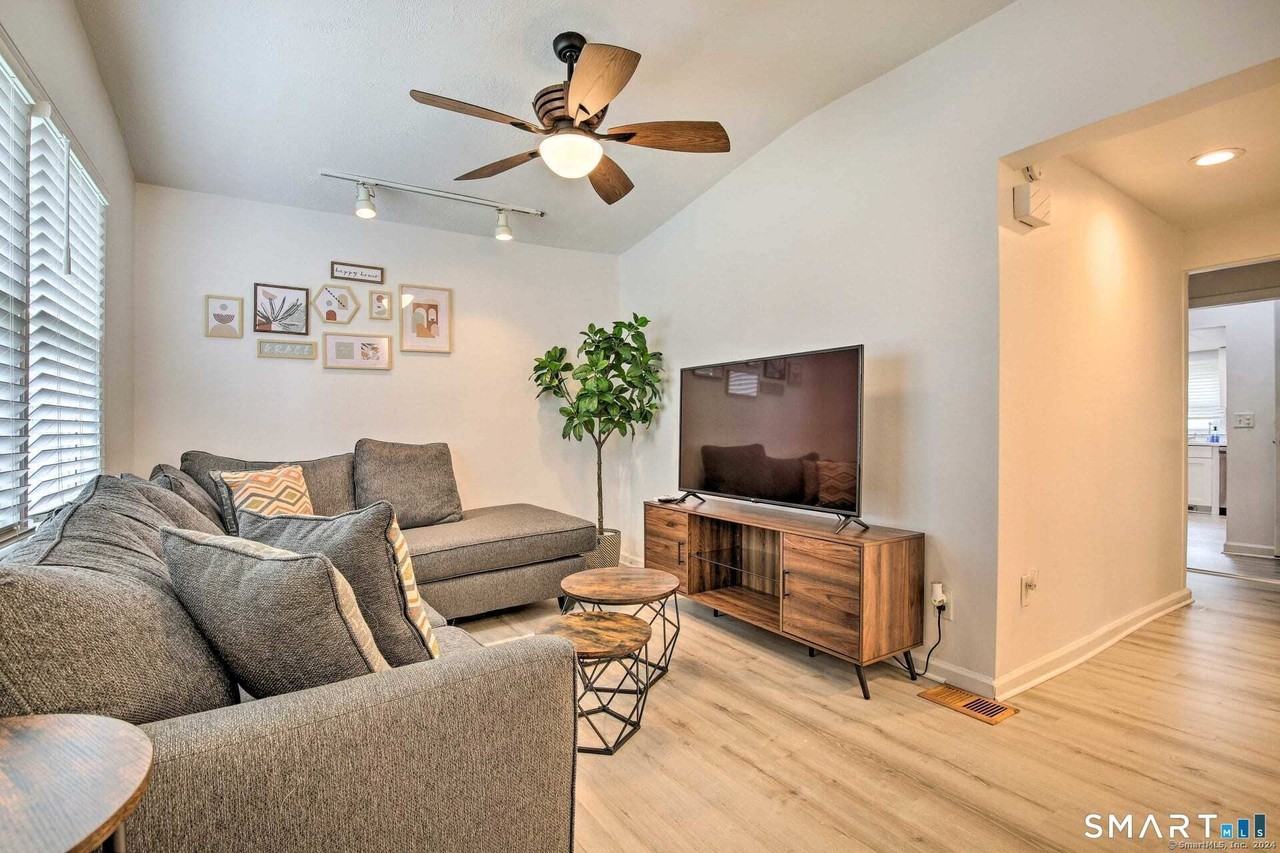 102 Thomas St #1 - Photo 3 of 8