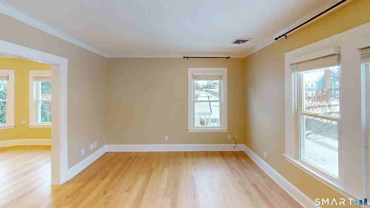 60 Woodmere Rd #2 - Photo 5 of 17
