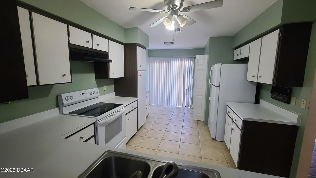 140 Laughing Gull Ct - Photo 3 of 20