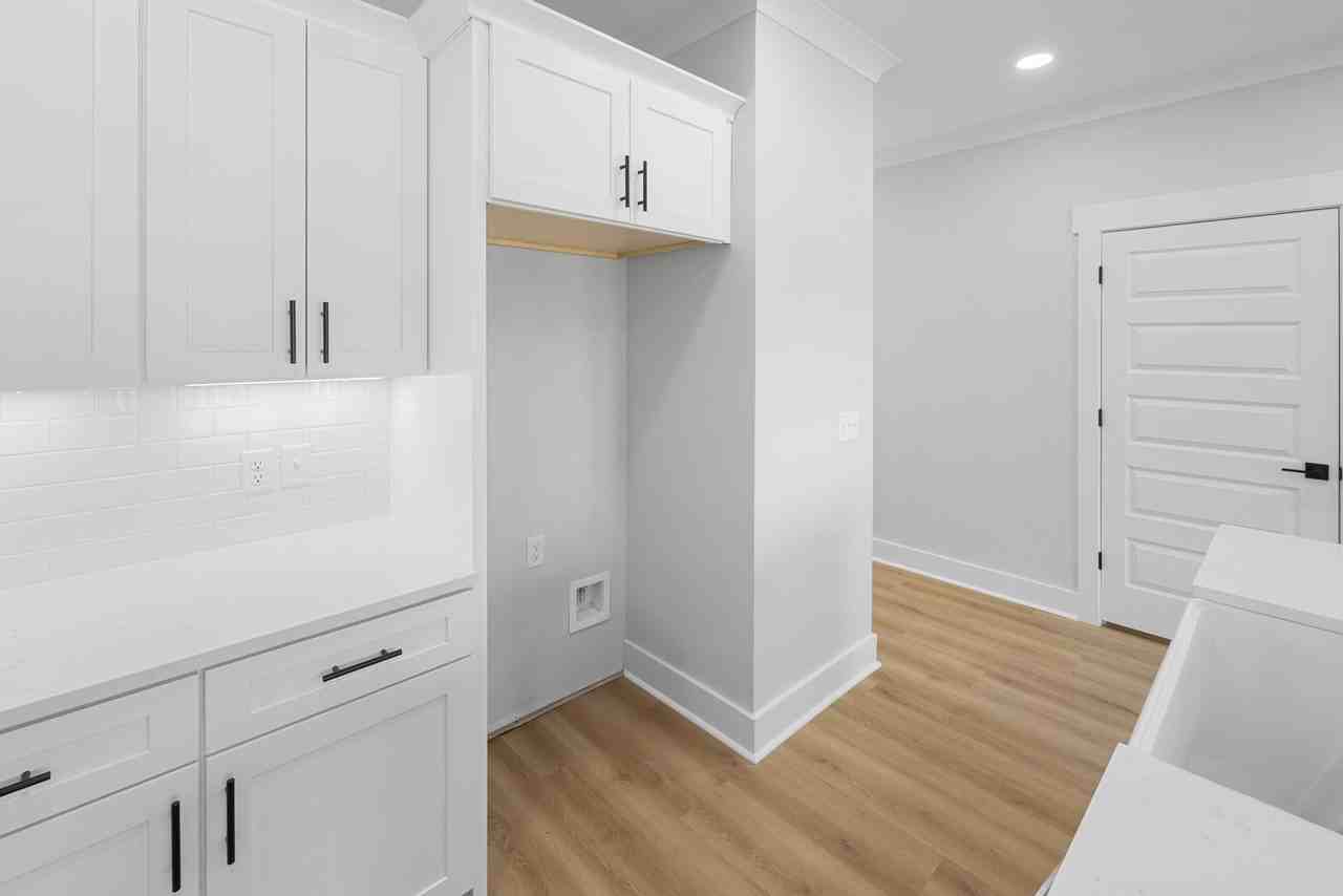 1407 Little Brothers Ln - Photo 7 of 38