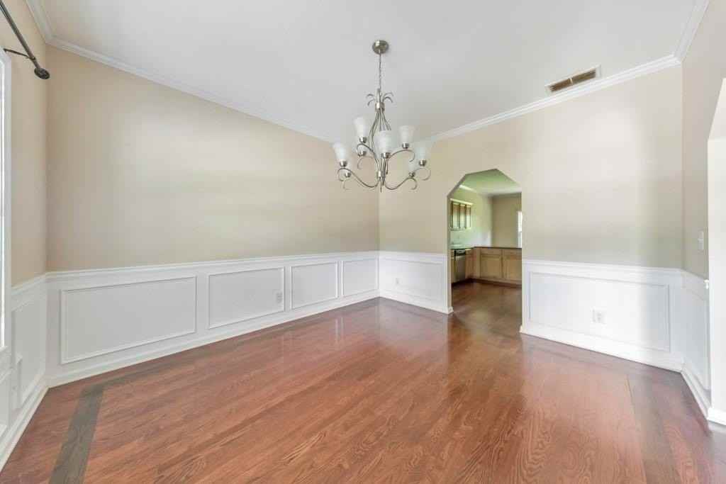 1086 S Gordon Rd - Photo 4 of 49