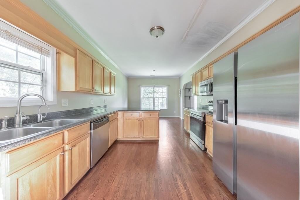 1086 S Gordon Rd - Photo 7 of 49