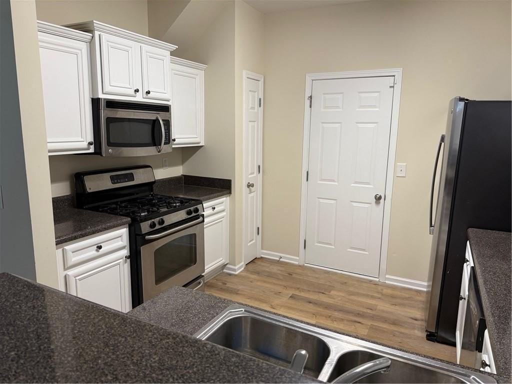 1277 Houndslake Dr - Photo 3 of 12