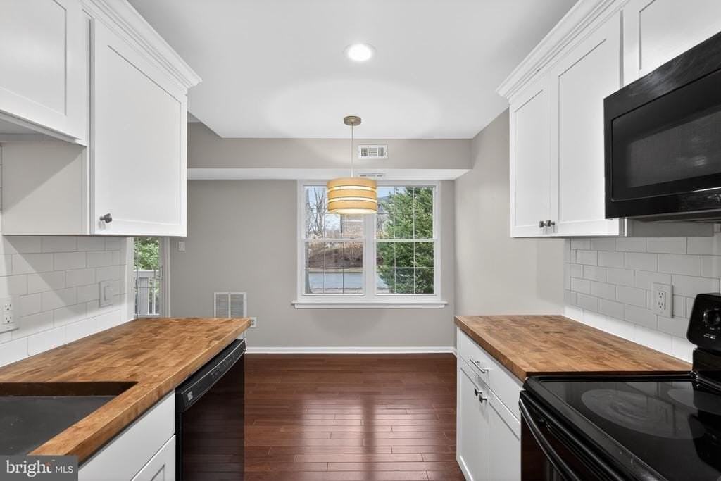 8022 Beacon Hill Dr #11 - Photo 3 of 15