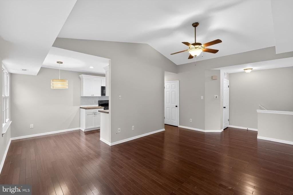 8022 Beacon Hill Dr #11 - Photo 4 of 15