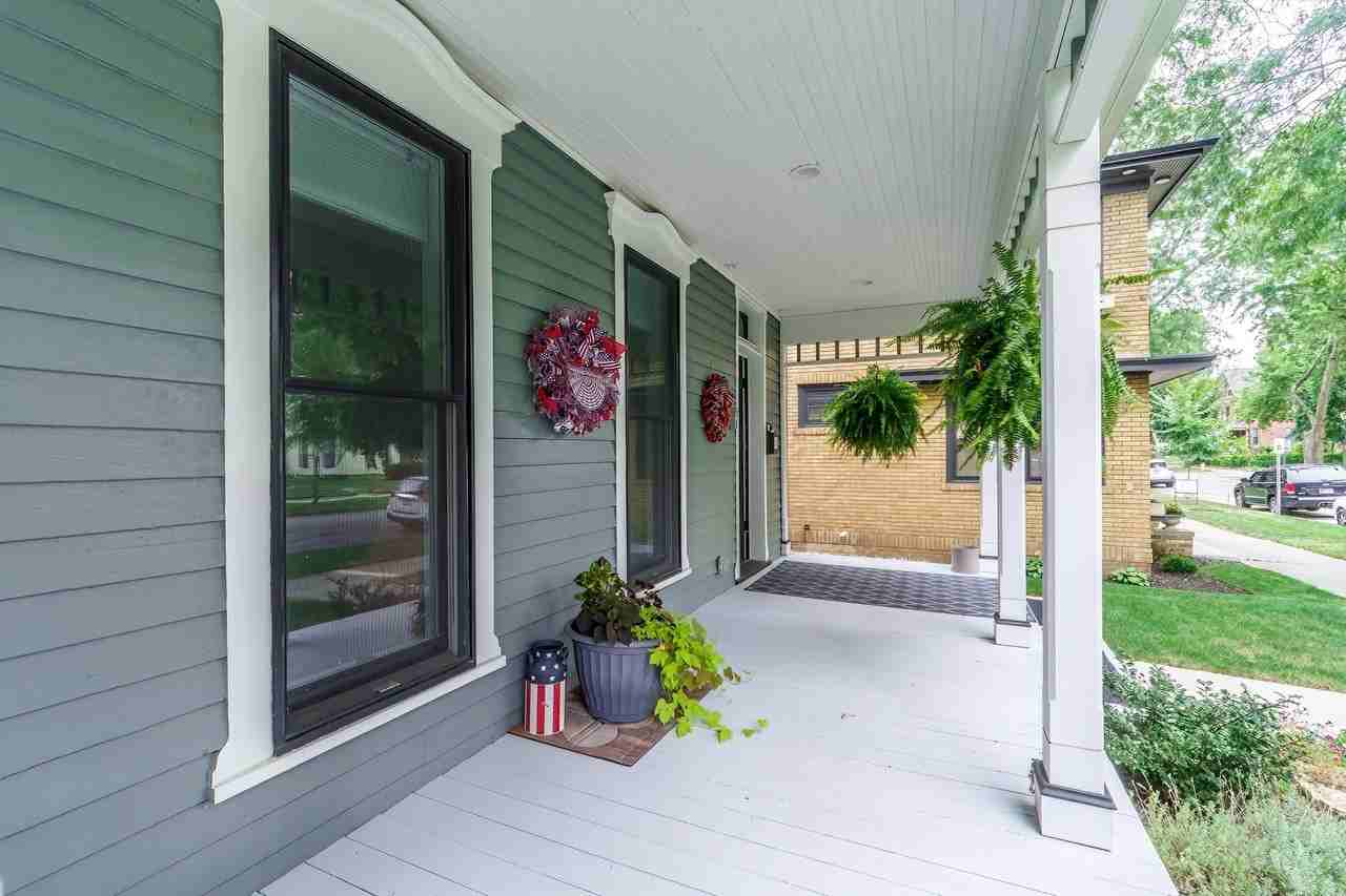 1020 W Wayne St #201 - Photo 3 of 28