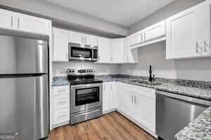 86 S Forest Ave Apt A #A - Photo 4 of 27