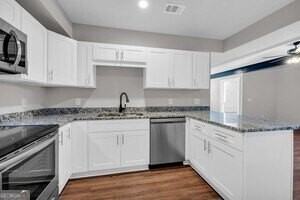 86 S Forest Ave Apt A #A - Photo 5 of 27