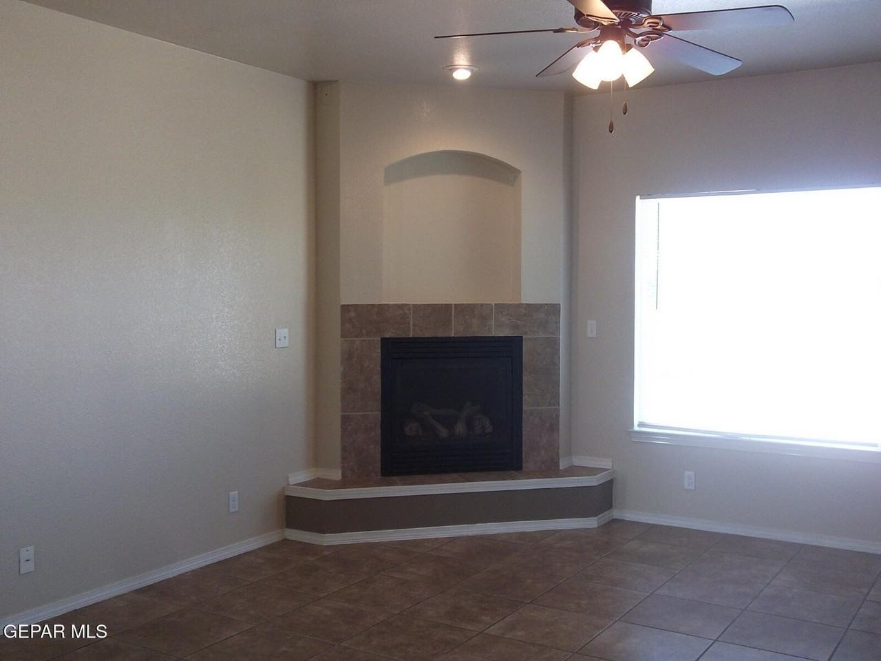 5823 Manchester Dr - Photo 3 of 15