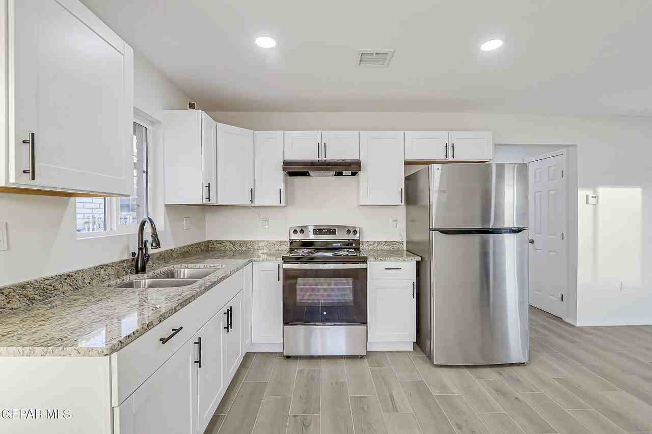 3016 E Glen Dr Unit A #AB - Photo 2 of 6