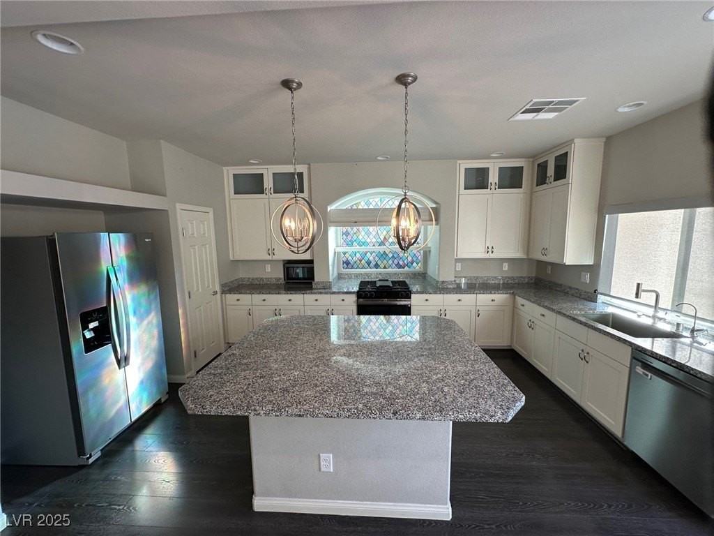 10627 Aphrodite St - Photo 4 of 22