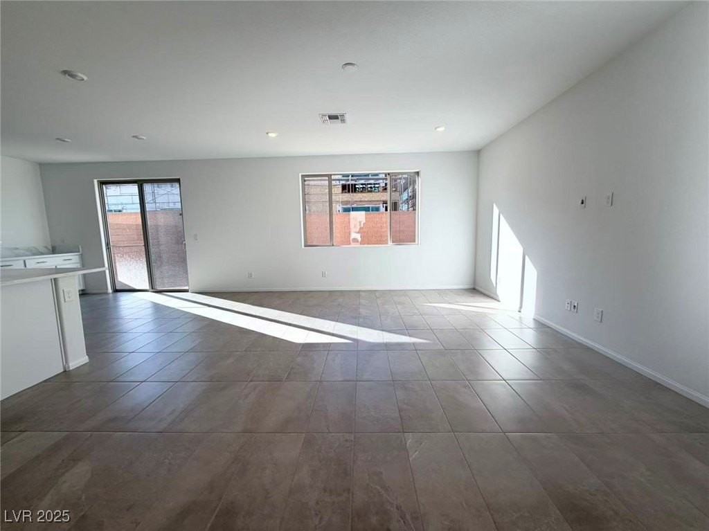 5975 Lindenberry Walk St - Photo 5 of 23