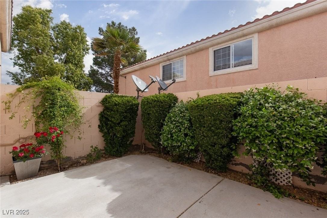 8440 Indigo Sky Ave - Photo 4 of 46