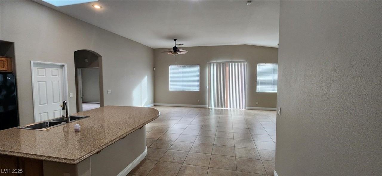 5504 Ferrell St - Photo 5 of 28