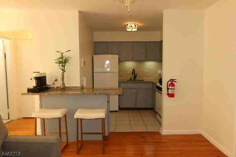 605 Grove St Apt E9 - Photo 4 of 13