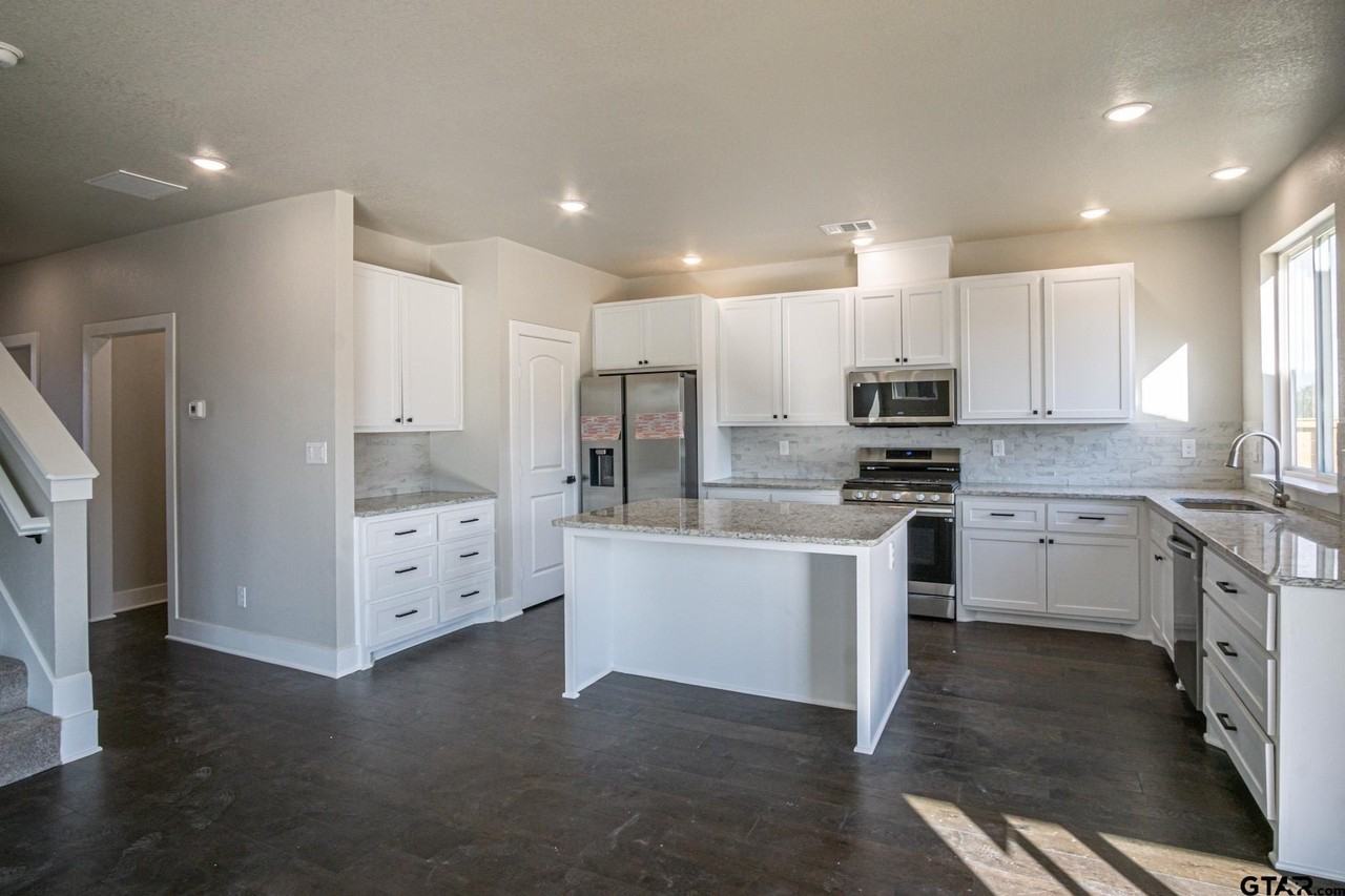 15463 Anna Ln - Photo 2 of 14