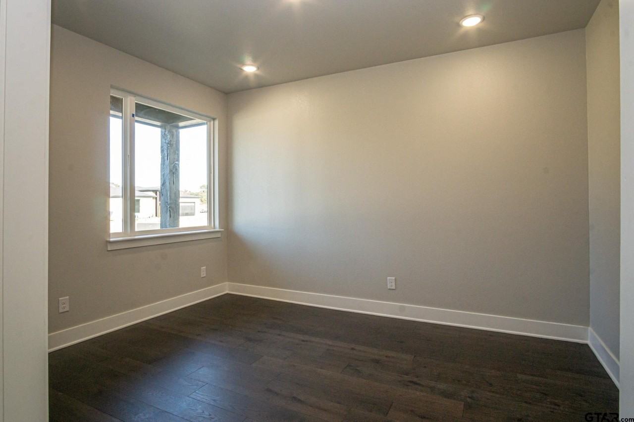 15463 Anna Ln - Photo 4 of 14