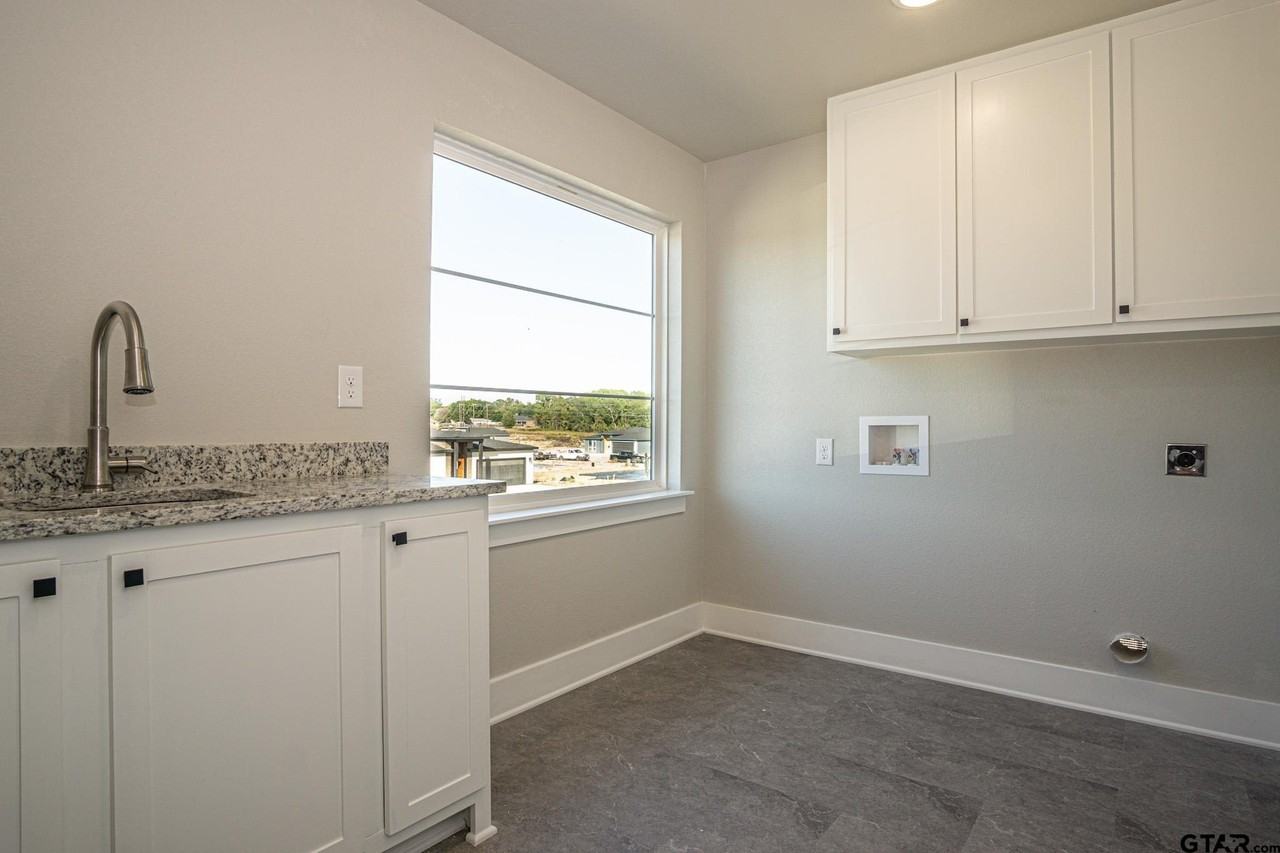 15463 Anna Ln - Photo 5 of 14