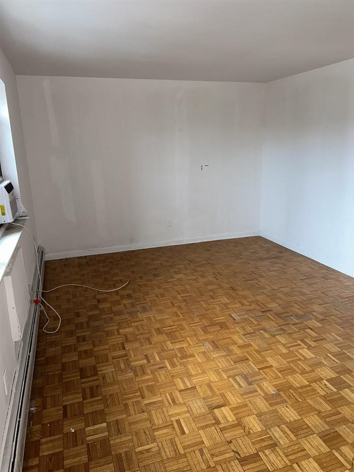 708 Boulevard E #B1 - Photo 3 of 6