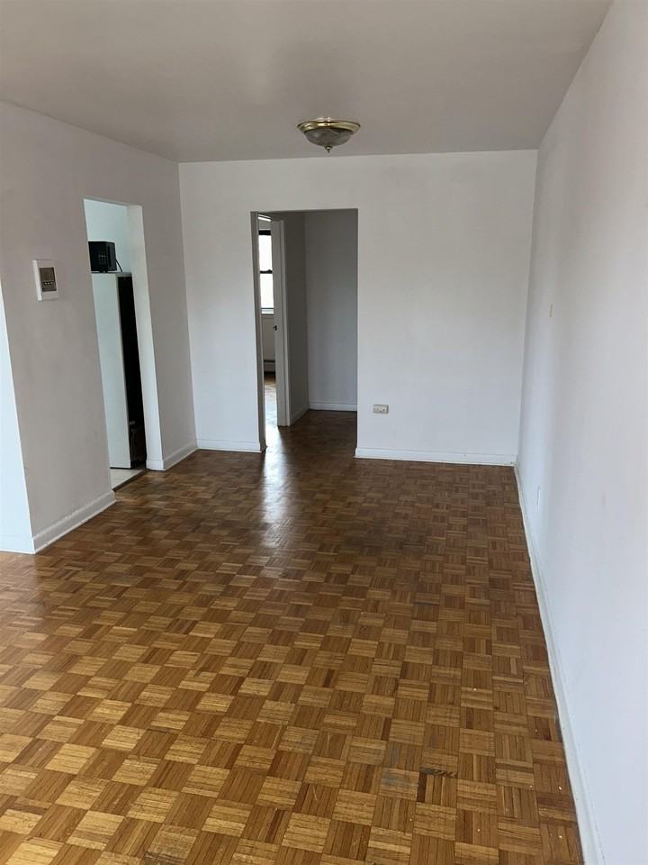 708 Boulevard E #B1 - Photo 4 of 6